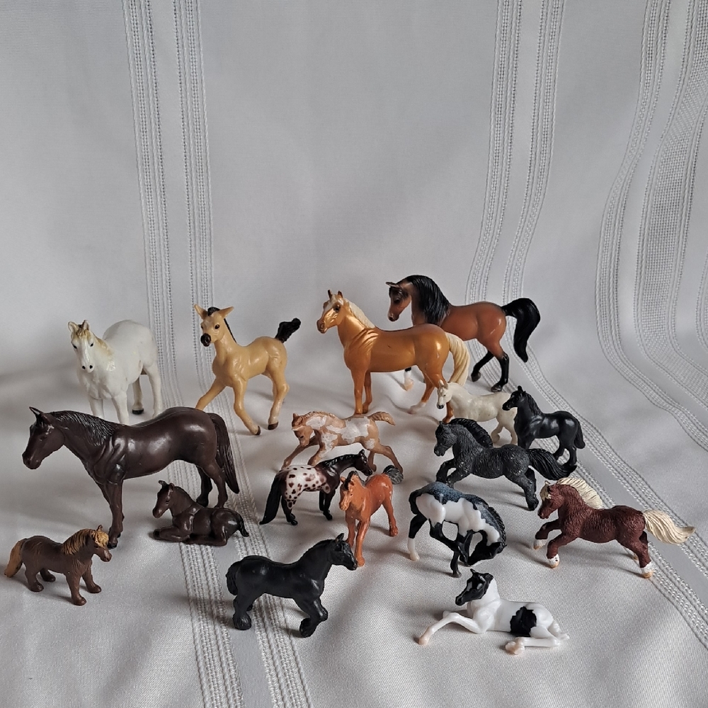 Horse Figurines Lot